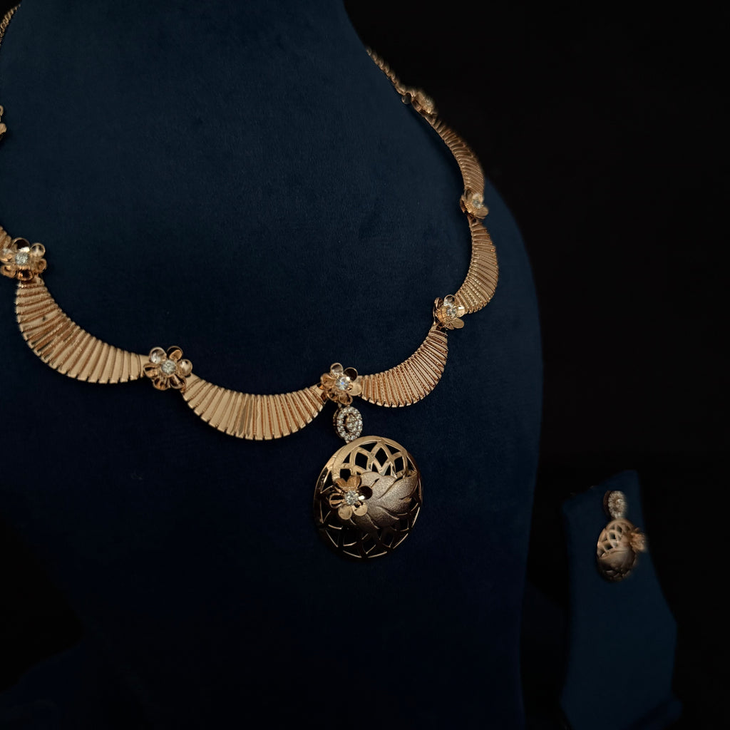 Classic Floral Pendant Necklace Set