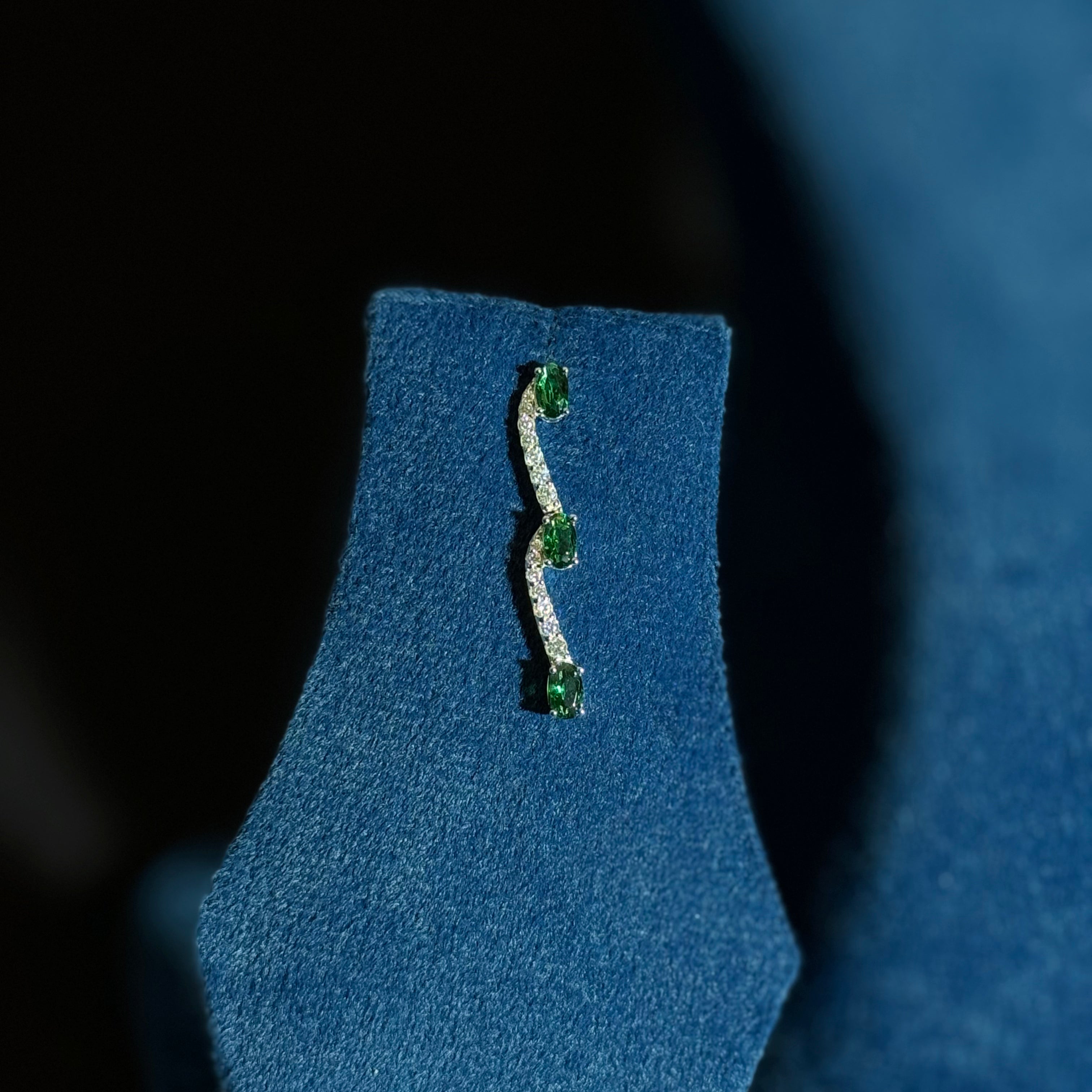 Silver Base Green Stone Necklace Set