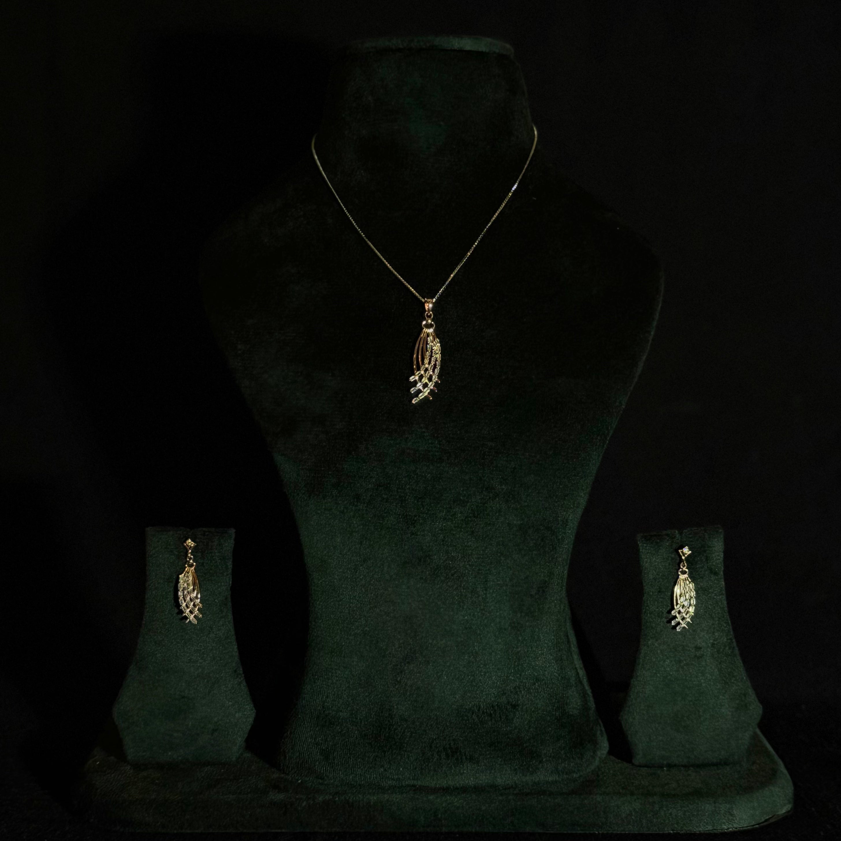 Stylish Leaf-Drop Silver Pendant Set