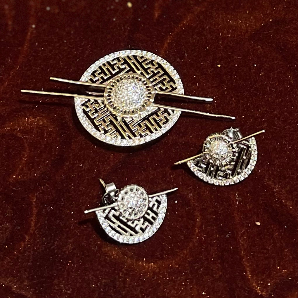 Designer Circular Silver Pendant Set