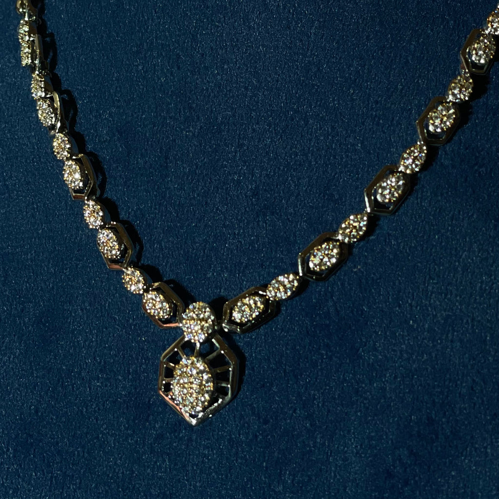 Elegant Leaf Motif Silver Necklace Set