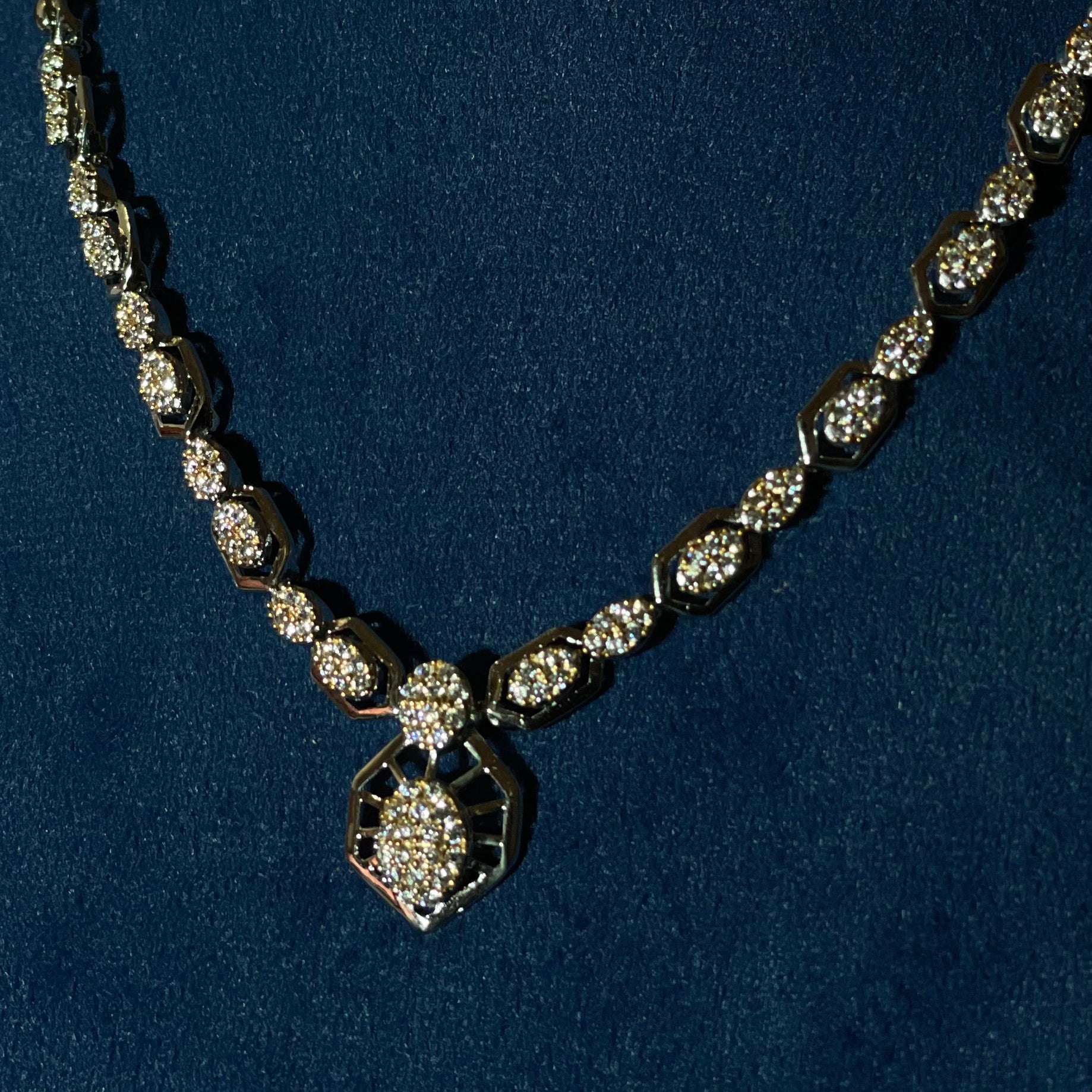 Elegant Leaf Motif Silver Necklace Set