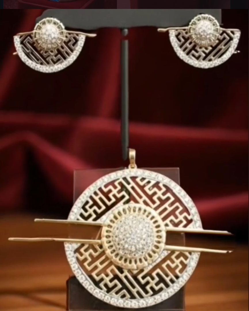 Designer Circular Silver Pendant Set